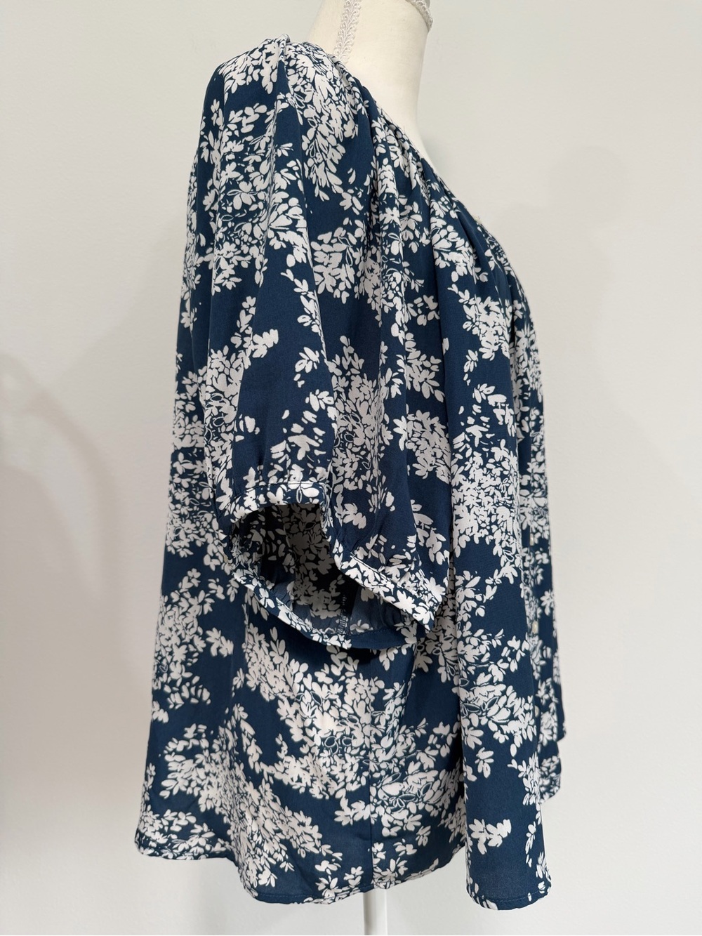 Abercrombie & Fitch Blue Floral Puff Sleeve Blouse Size XL - Picture 2 of 3